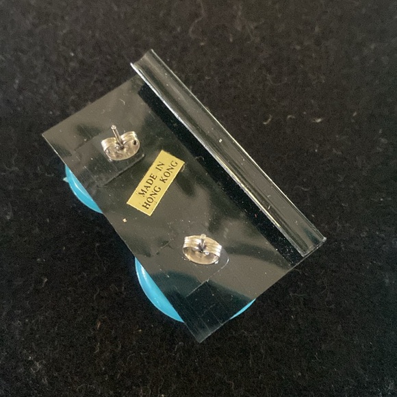 Vintage Turquoise Necklace and Earrings Set. Made in Hong Kong. Plastic/Lucite - Picture 4 of 6